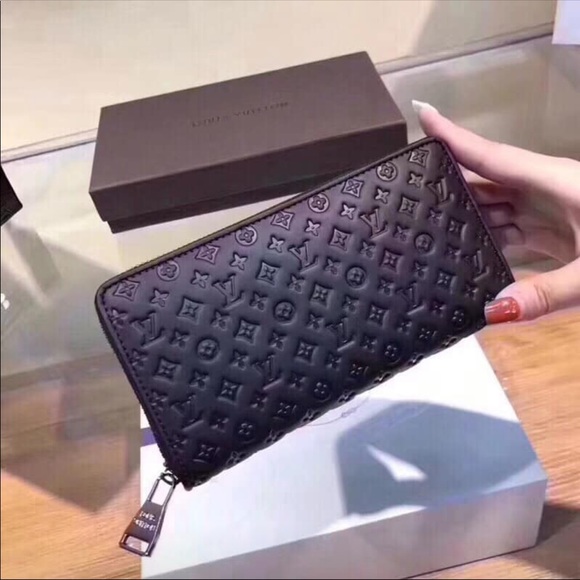 Louis Vuitton Handbags - Brand new